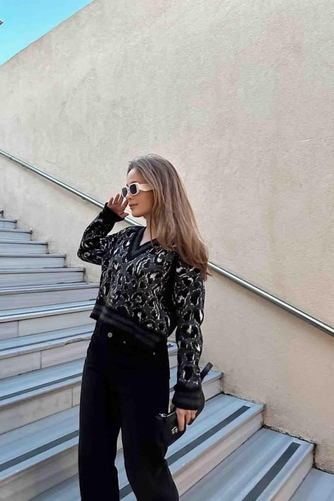 V yaka Leo Yün Kazak Siyah