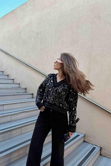 V yaka Leo Yün Kazak Siyah