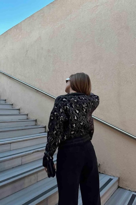 V yaka Leo Yün Kazak Siyah