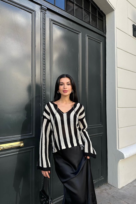 V Yaka Line Triko Kazak Siyah