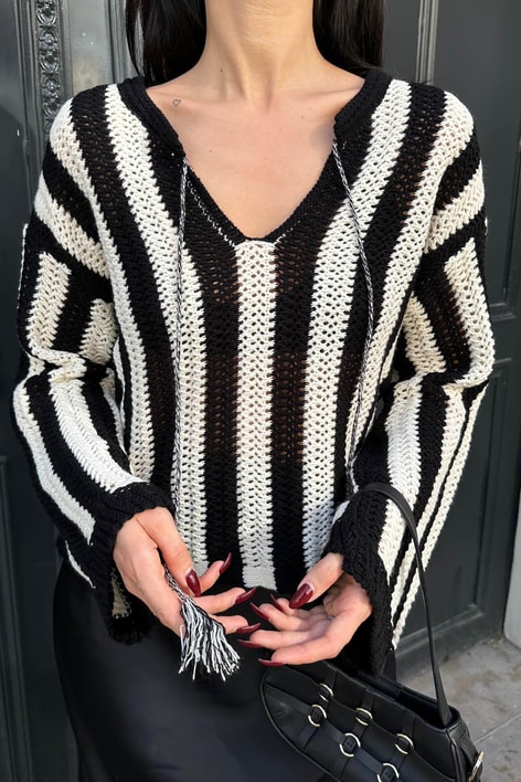 V Yaka Line Triko Kazak Siyah