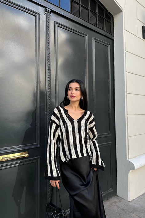 V Yaka Line Triko Kazak Siyah