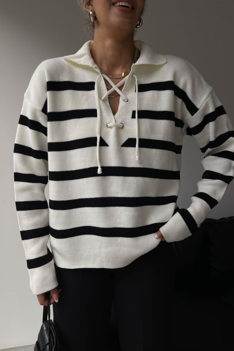 Yakası Bağcıklı Çizgili Triko Kazak Krem