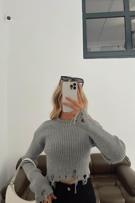 Yırtık Detaylı Triko Crop Kazak Gri