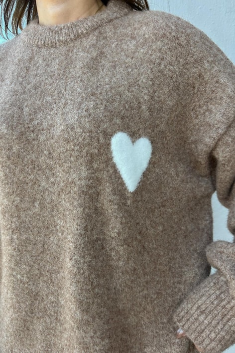 Yumuşak Dokulu Kalpli Triko Kazak Vizon