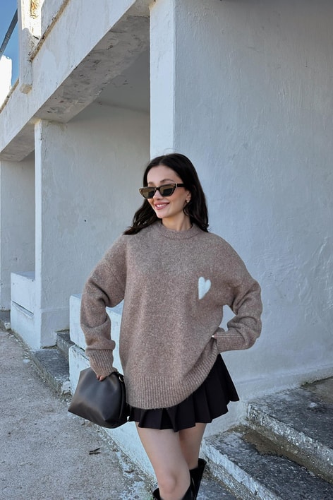 Yumuşak Dokulu Kalpli Triko Kazak Vizon