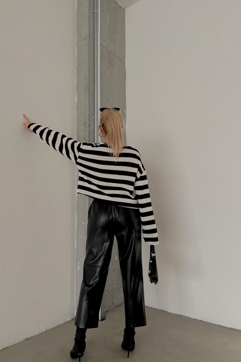 Yuvarlak Yaka Line Crop Kazak Krem