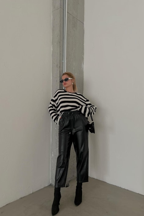 Yuvarlak Yaka Line Crop Kazak Krem