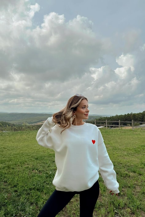 Mini Kalp Nakışlı Sweatshirt Beyaz
