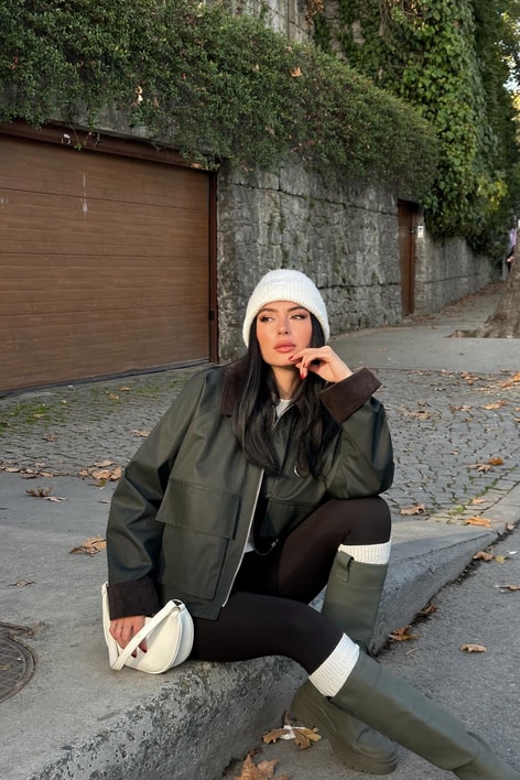 Kadife Kol Ve Yaka Detaylı Mont Siyah