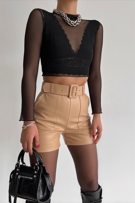 Cep Detay Kemerli Deri Şort Bej