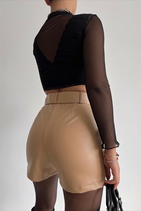 Cep Detay Kemerli Deri Şort Bej