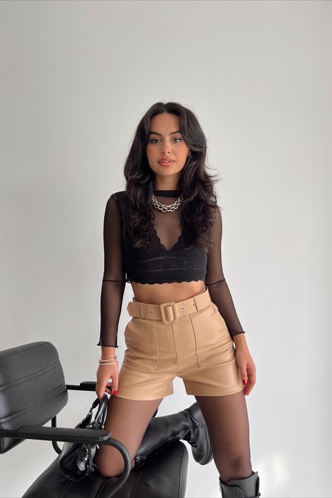 Cep Detay Kemerli Deri Şort Bej