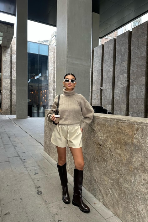 Deri Bel Lastikli Şort Taş