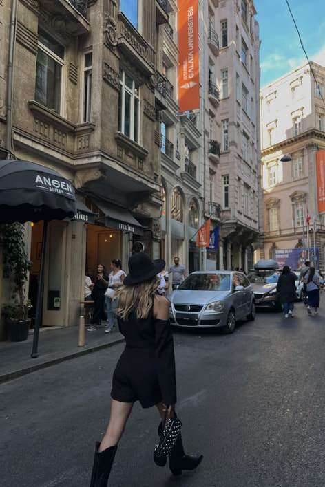 Etiket Detay Basic Şort Siyah