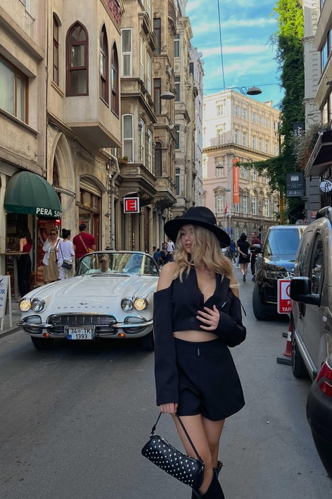 Etiket Detay Basic Şort Siyah