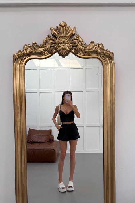 Pileli Crepl Şort Siyah