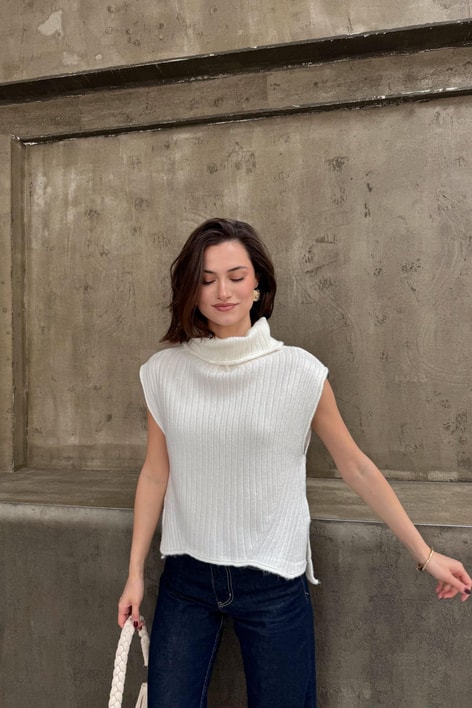 Balıkçı Yaka Yırtmaçlı Süveter Ekru