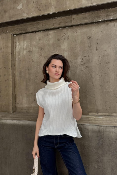 Balıkçı Yaka Yırtmaçlı Süveter Ekru