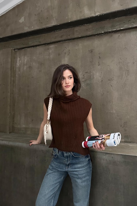 Balıkçı Yaka Yırtmaçlı Süveter Kahve