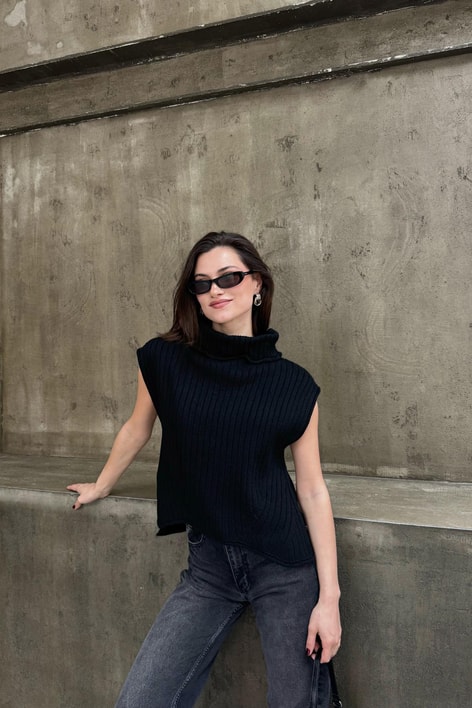 Balıkçı Yaka Yırtmaçlı Süveter Siyah