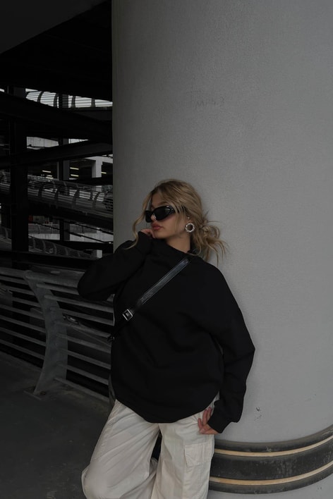 Dik Yaka Basic Sweatshirt Siyah