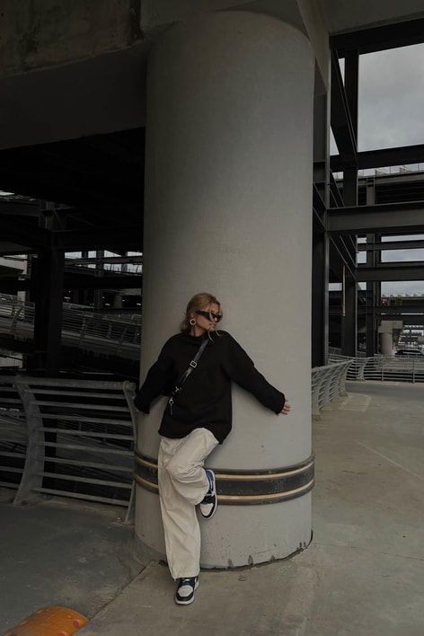 Dik Yaka Basic Sweatshirt Siyah