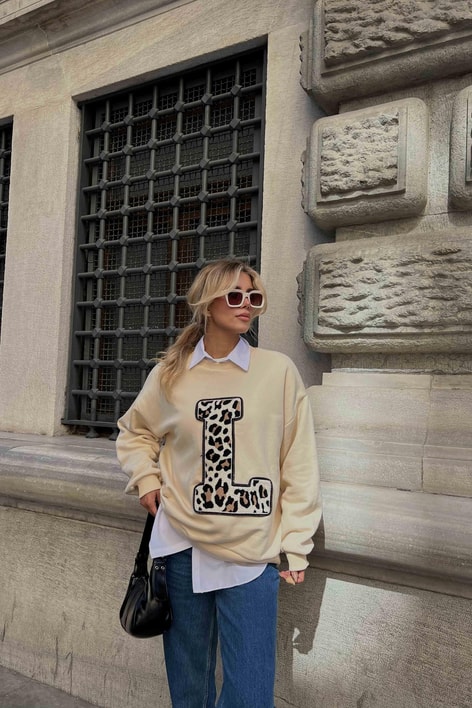 Harf Leopar Nakışlı Sweat Bej