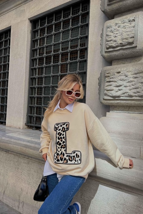 Harf Leopar Nakışlı Sweat Bej