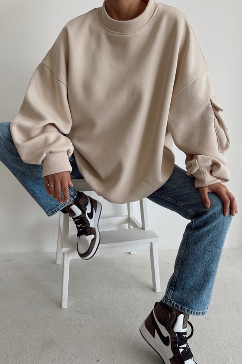 Kolu Cep Detaylı Oversize Sweatshirt Bej