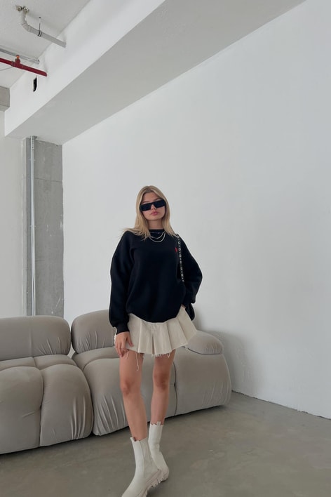 Mini Kalp Nakışlı Sweatshirt Siyah