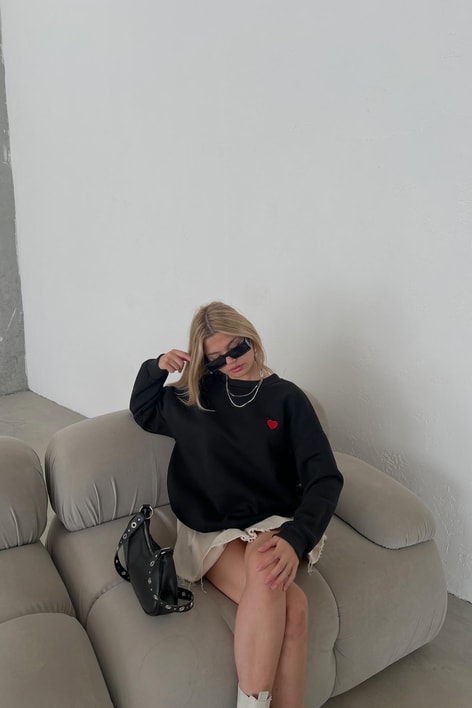Mini Kalp Nakışlı Sweatshirt Siyah