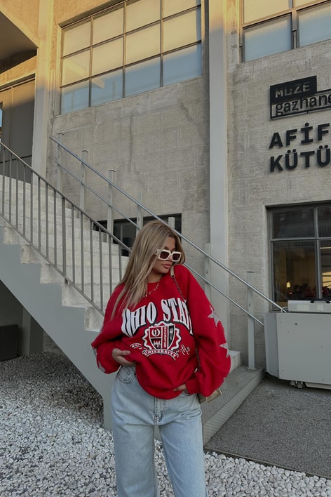 Yıldız İşlemeli Sweatshirt Kırmızı