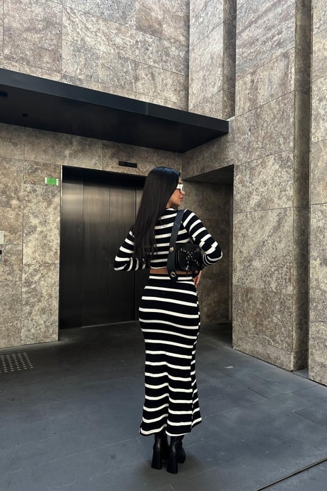 Çizgili Yırtmaç Detay Etekli Takım Siyah