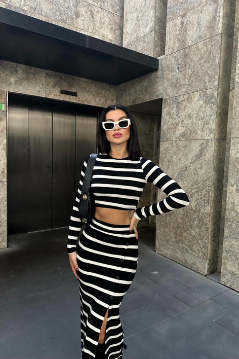 Çizgili Yırtmaç Detay Etekli Takım Siyah