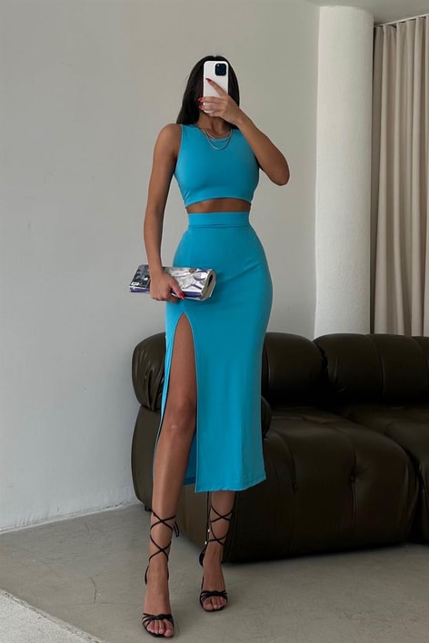 Halter Yaka Yırtmaçlı Etekli Takım Turkuaz