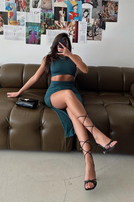 Halter Yaka Yırtmaçlı Etekli Takım Zümrüt Yeşili