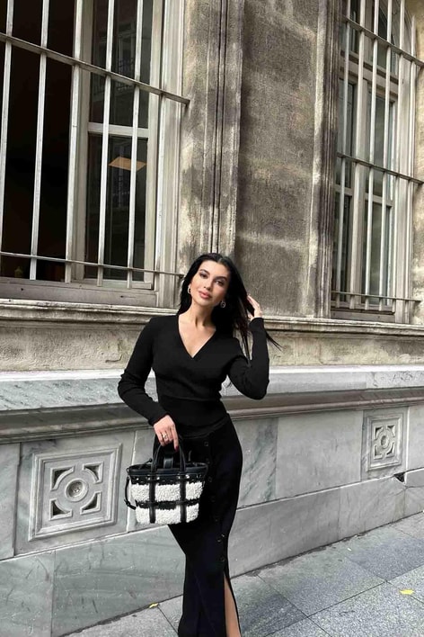 Kruvaze Yaka Etekli Triko Takım Siyah