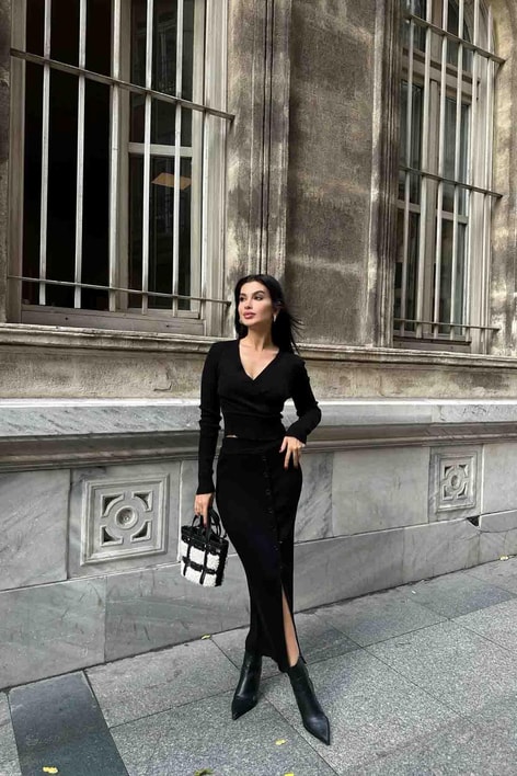 Kruvaze Yaka Etekli Triko Takım Siyah