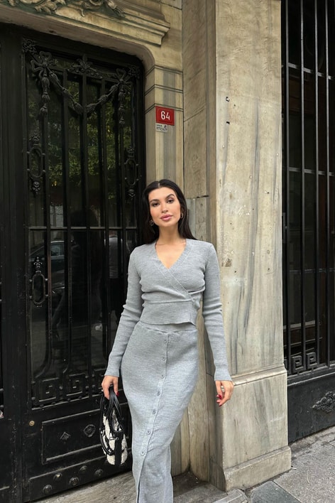 Kruvaze Yaka Etekli Triko Takım Gri