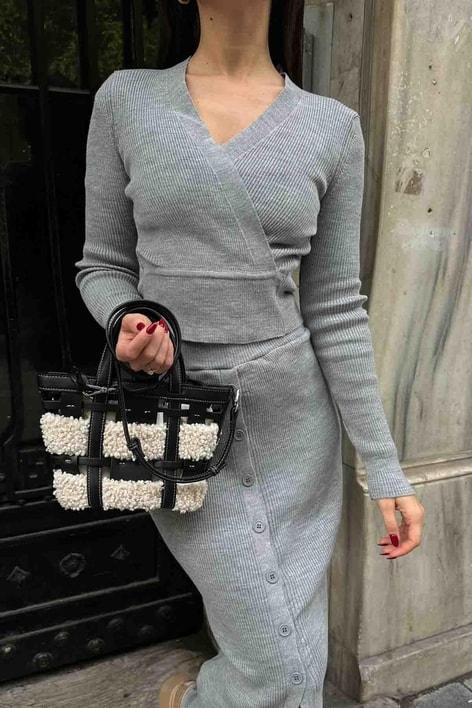 Kruvaze Yaka Etekli Triko Takım Gri