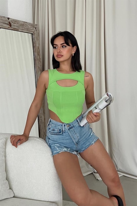 Cut Out Korsaj Top Fıstık Yeşili