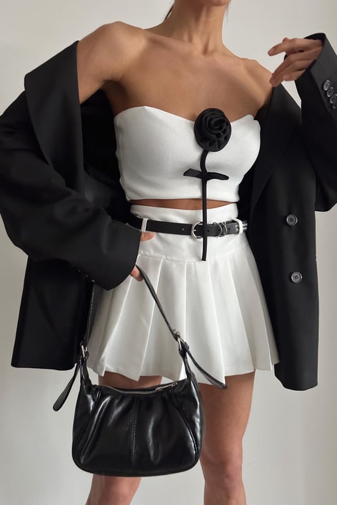 Gül Detaylı Triko Top Beyaz