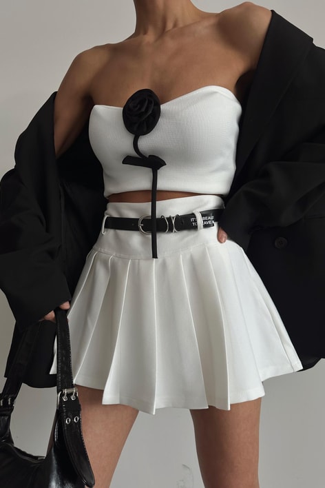 Gül Detaylı Triko Top Beyaz