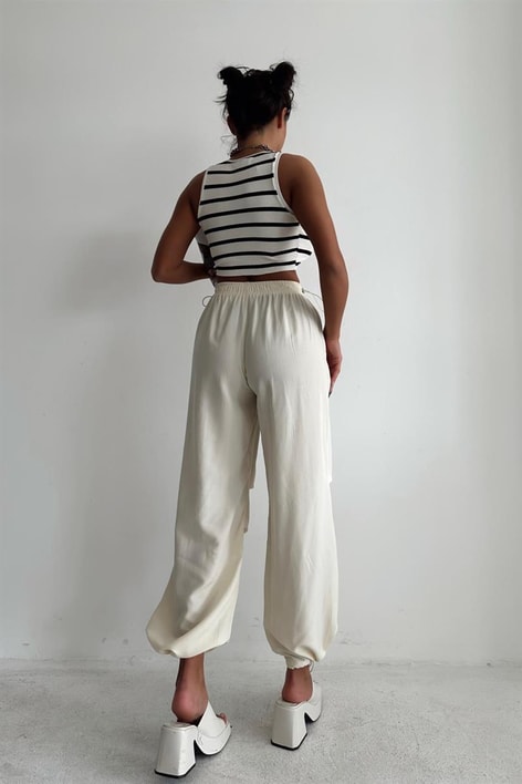 Sıfır Kol Çizigli Crop Top Krem