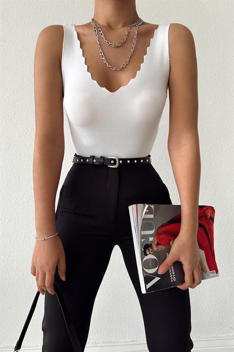 Tırtık Yakalı Basic Crop Top Beyaz