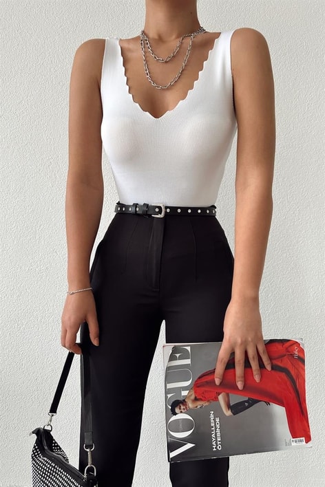 Tırtık Yakalı Basic Crop Top Beyaz