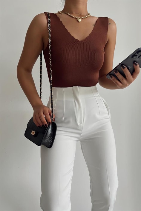 Tırtık Yakalı Basic Top Kahve