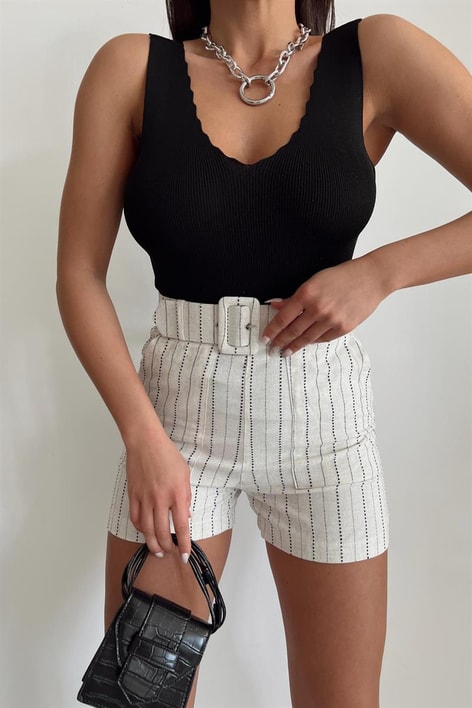 Tırtık Yakalı Basic Top Siyah