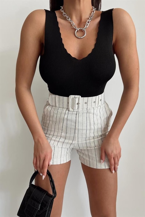 Tırtık Yakalı Basic Top Siyah